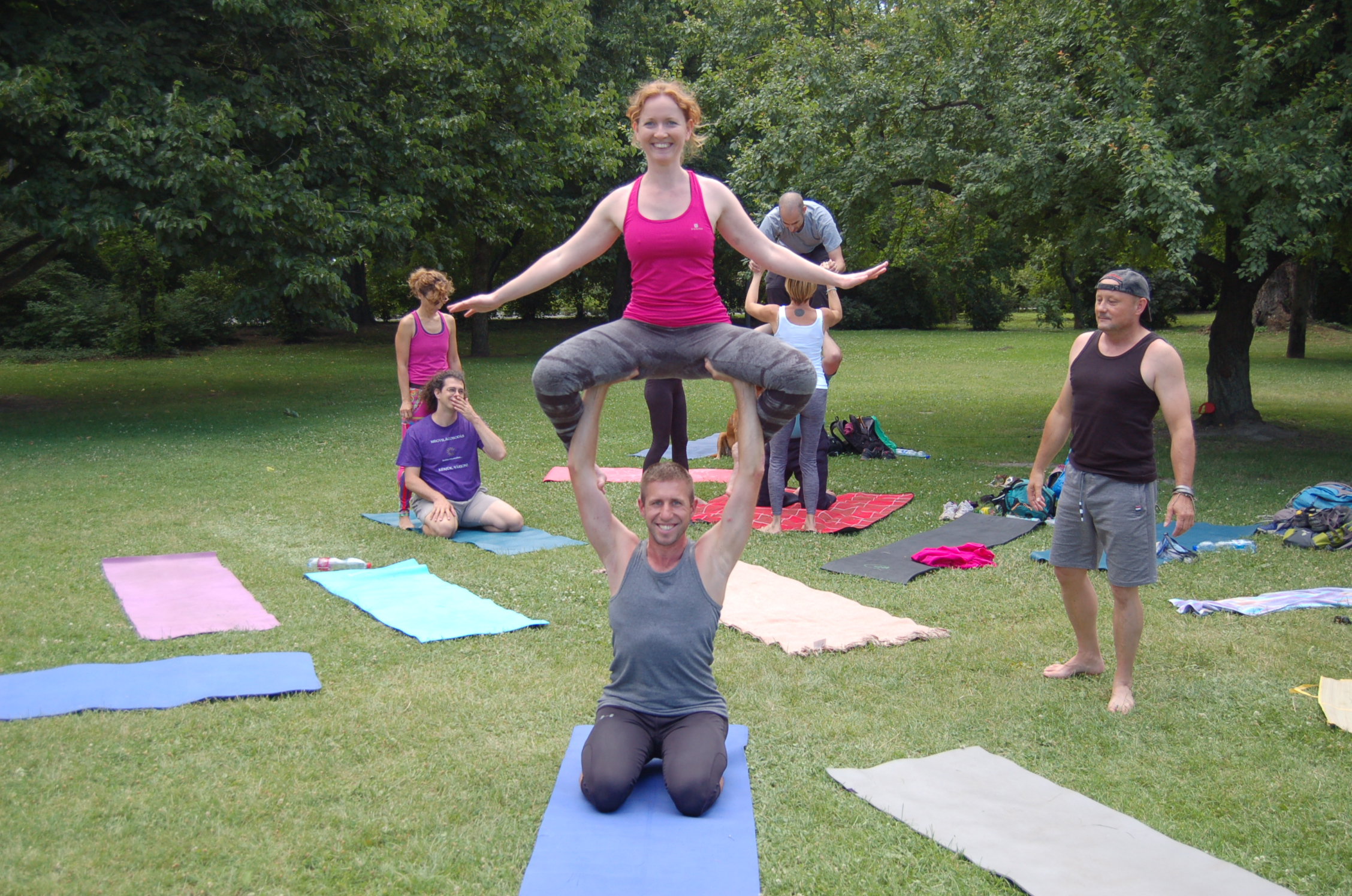 Acroyoga óra a szabadban