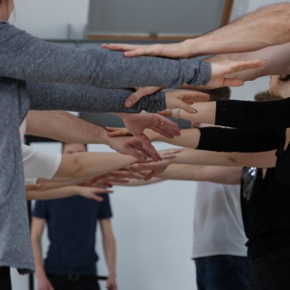 Csapatépítés AcroYoga alapokkal Budapesten