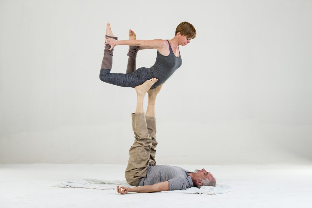 AcroYoga póz - bölcső